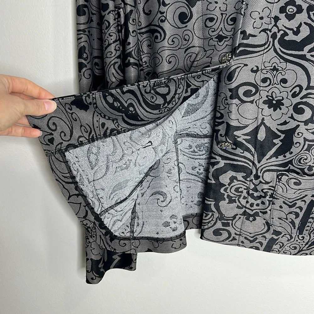 Chico’s Travelers Floral Paisley jeweled button blazer jacket size 2